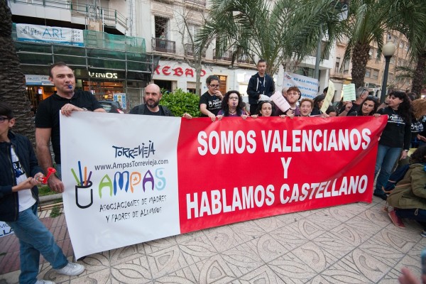 La implantación de la ley de plurilingüismo divide a las AMPA de la Vega Baja 