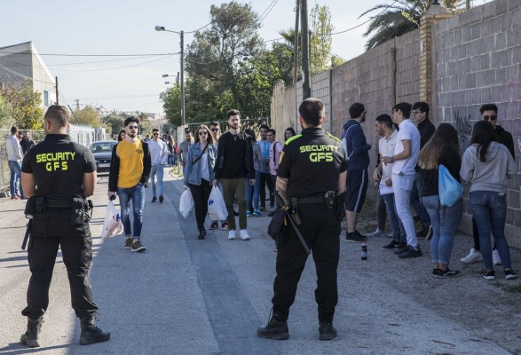 Las nuevas paellas universitarias echan a andar entre el caos y la confusión