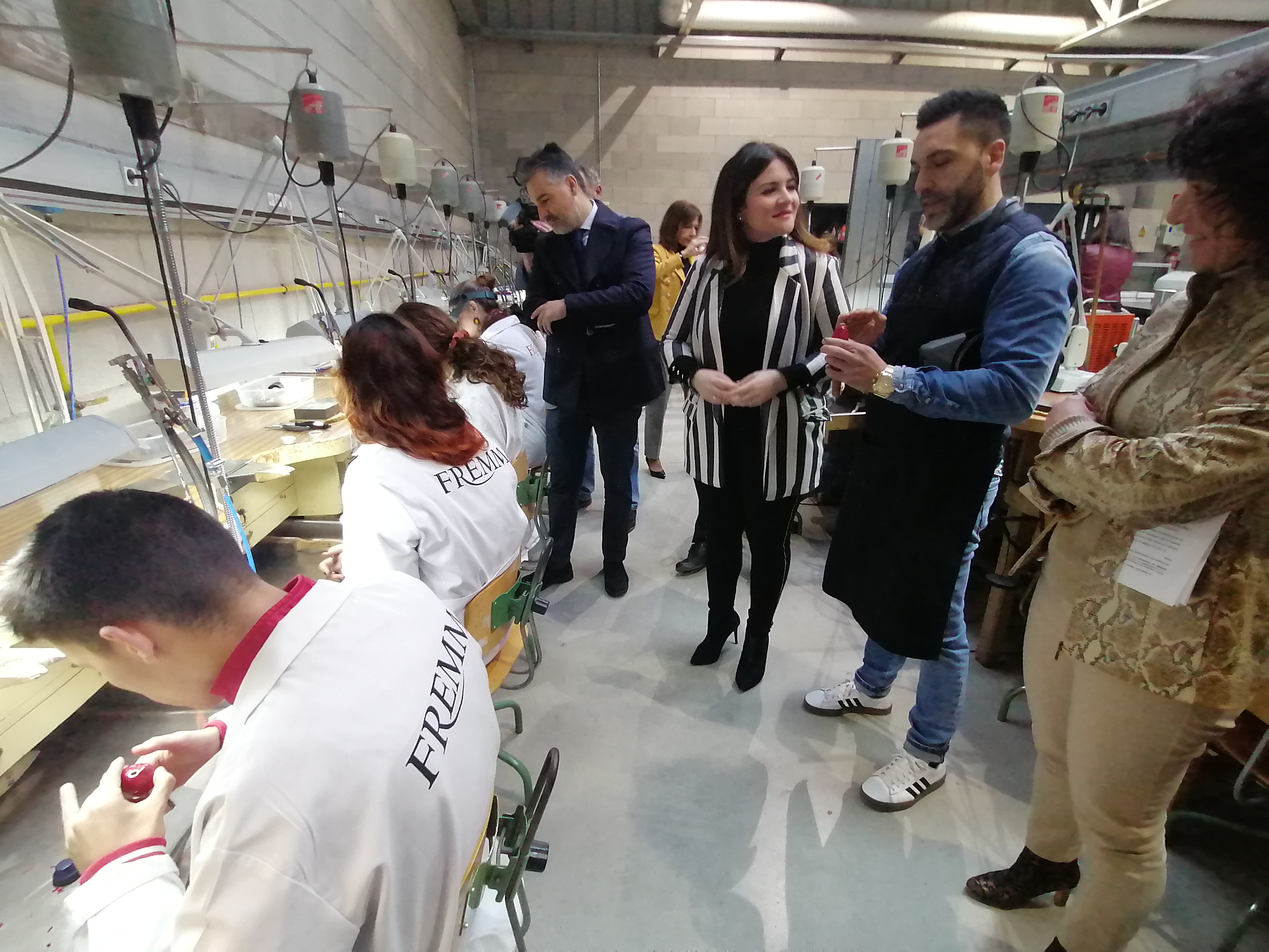La consejera de Educación se 'apunta' a los cursos del Metal que forman más de 4.500 alumnos al año