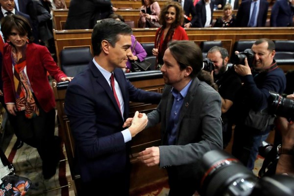 Sánchez triunfa por la mínima en un clima de crispación que le aboca a un mandato convulso