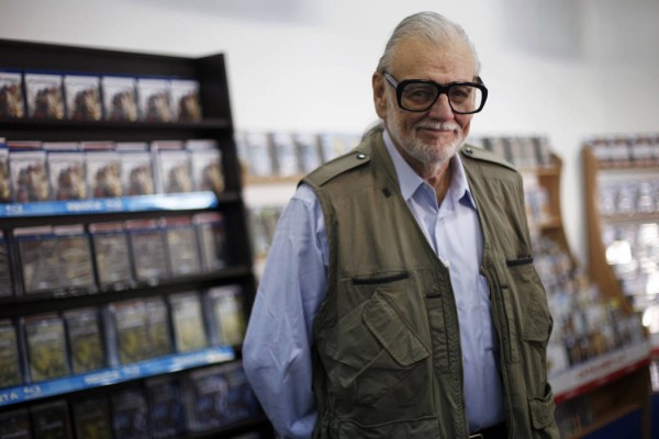 George A. Romero camina entre los 'no muertos'