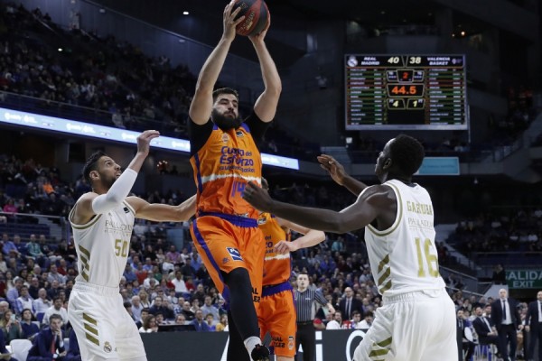 El Valencia Basket, obligado a ganar al Joventut para estar en la Copa