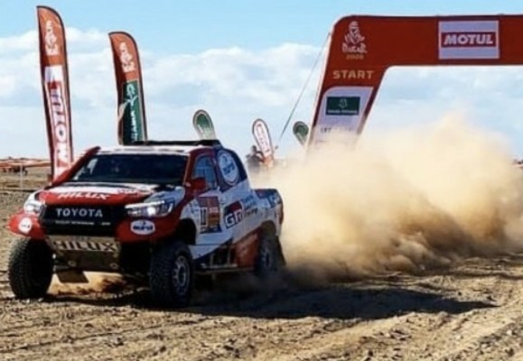 Carlos Sainz se coloca segundo y Fernando Alonso se queda sin opciones en el Dakar