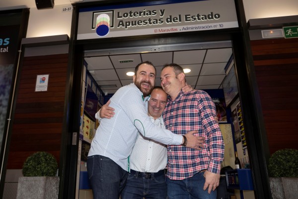 El comprador del décimo me ha llamado y estaba loco de contento; le viene muy bien este premio