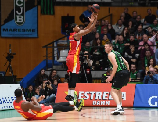 Eddie iguala el récord de 10 triples de Taquan Dean en el UCAM CB en la élite casi 11 años después