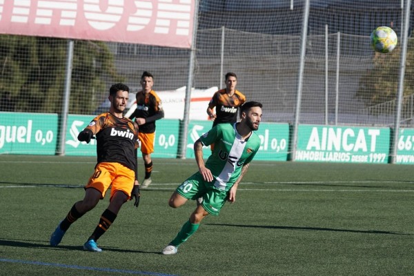 Un Mestalla falto de acierto cae en Cornellà