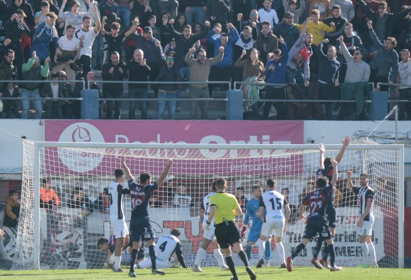 El Yeclano sigue soñando mientras el UCAM espanta fantasmas en el final de la primera vuelta