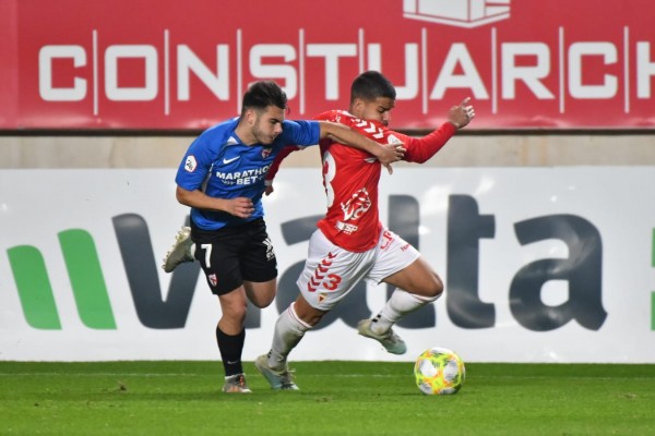 La bisoñez del Sevilla Atlético permite al Murcia salvar un punto en el Enrique Roca
