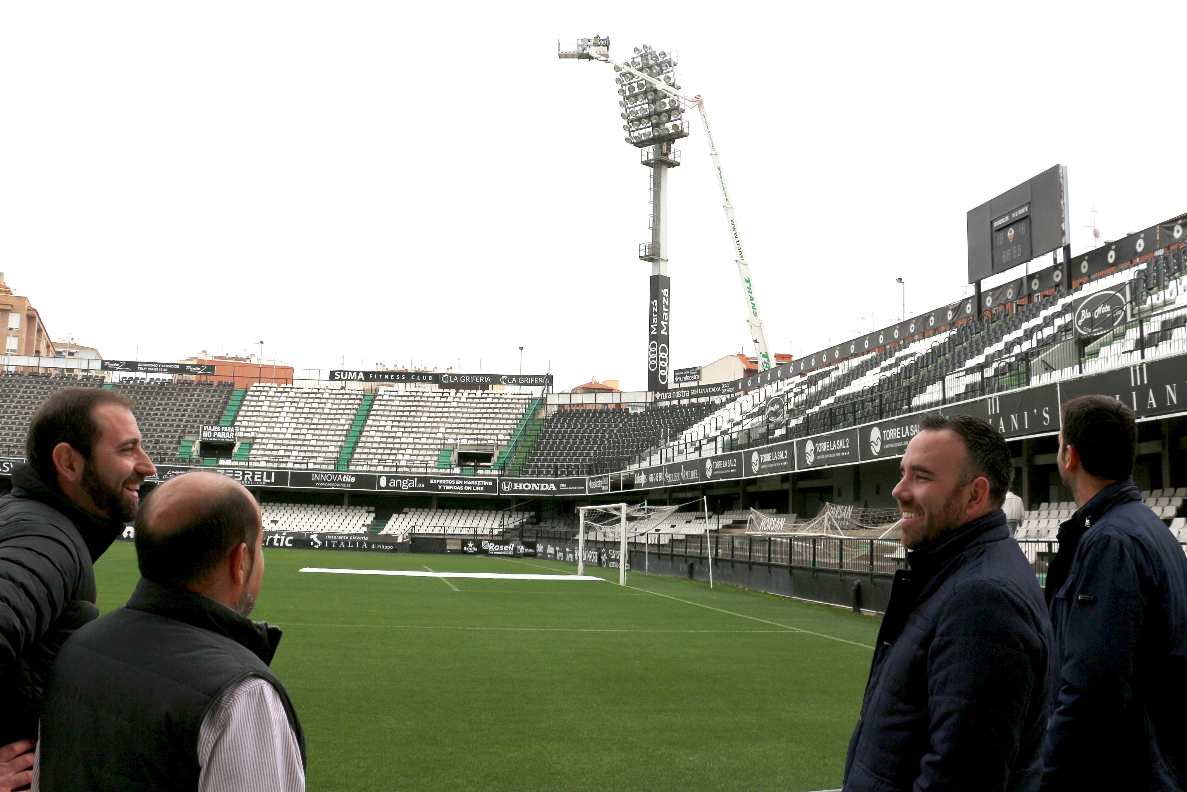 El Castalia cambia la iluminación de sus torres para reducir la emisión de CO2