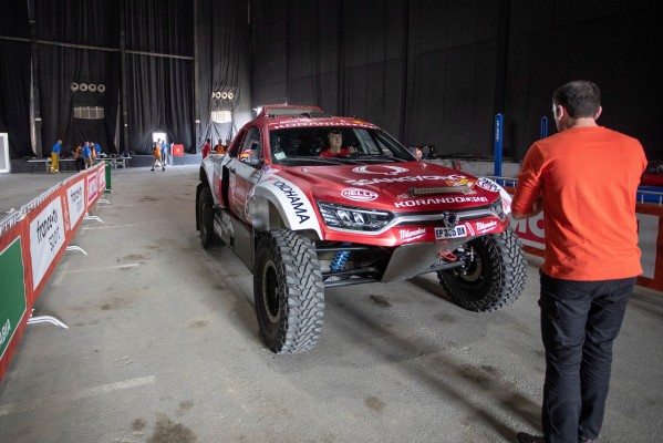El primer Dakar en Arabia arranca con expectación centrada en Fernando Alonso
