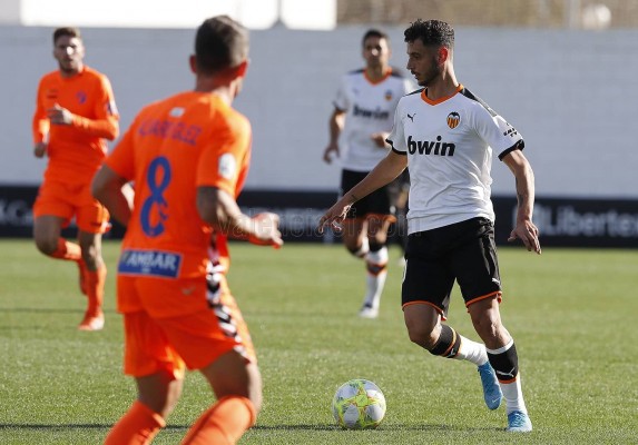 
El Mestalla arranca en Cornellà un ambicioso 2020