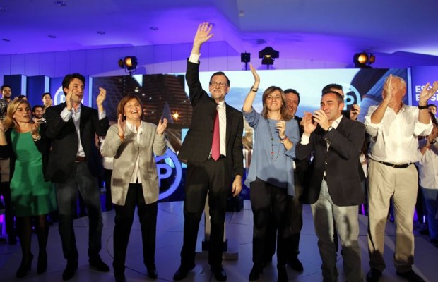 Rajoy promete abordar la financiación y acabar el Corredor para cerrar la campaña del PP