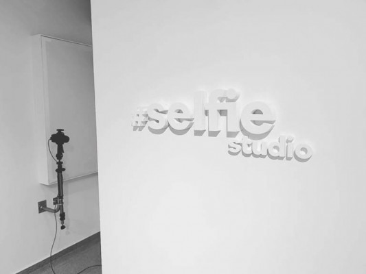 Selfie Studio, especializado en fotografía, instala un stand en el centro comercial Ociopía