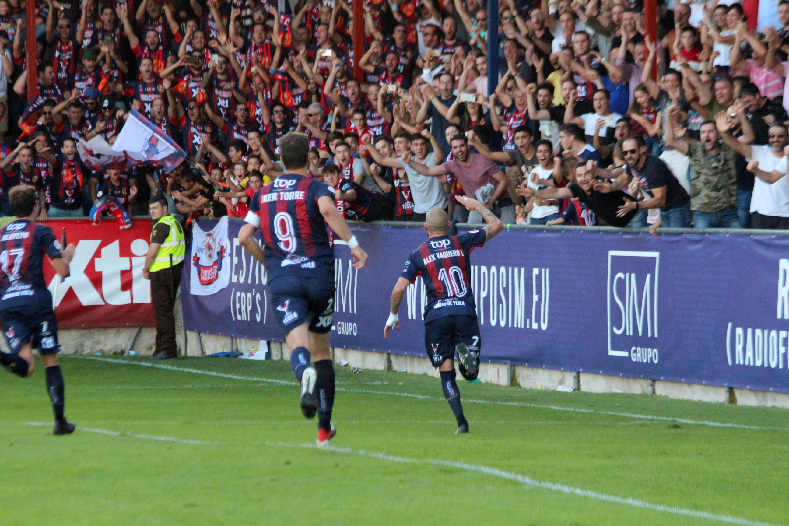 El Yeclano de Sandroni quiere seguir soñando en su fortín de La Constitución ante el Badajoz