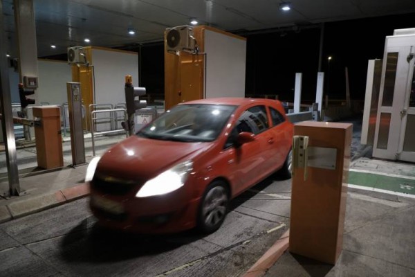 Abertis vende las máquinas de cobro de la AP-7 para instalarlas en autopistas de Estados Unidos