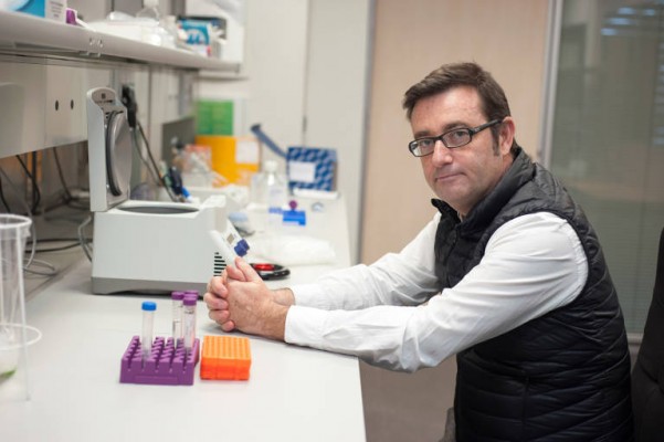 El propietario de Bioarray crea en el Parque Científico de la UMH la primera sociedad holding