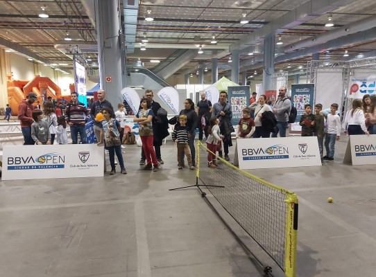 El Club de Tenis Valencia promociona el BBVA Open Ciudad de Valencia en Expojove 
