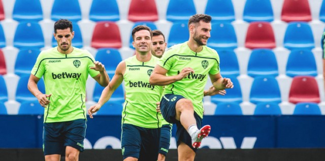 Iván López, operado de nuevo en la rodilla
