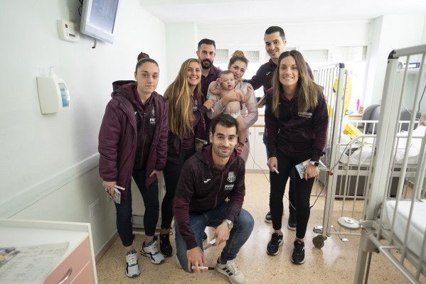 El Villarreal realiza la tradicional visita a los hospitales de la provincia de Castellón y La Fe de Valencia