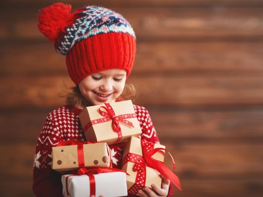 Experta recomienda regalar a los hijos algo que vayan a usar, necesiten, deseen y les sirva