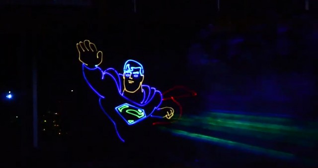 Cine hecho luz y música: un espectáculo de láser invita a recorrer la historia del séptimo arte 