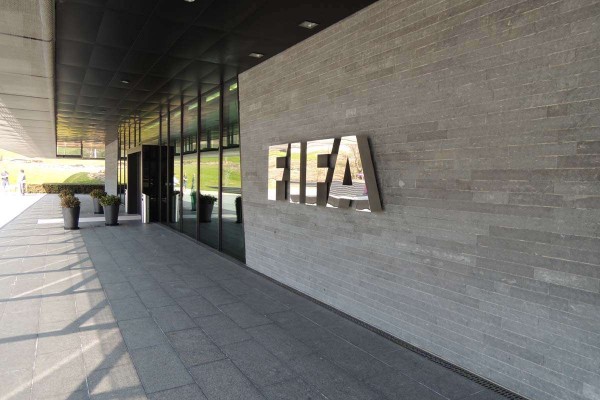 FIFA guarda cautela 