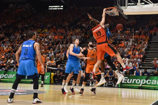 El Valencia Basket quiere abrir brecha con el Alba mientras acecha la octava plaza