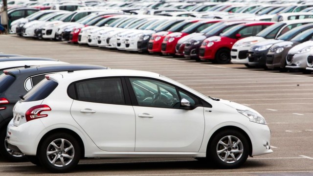 La Región se salva de la caída nacional de las ventas de coches y cierra el año en positivo