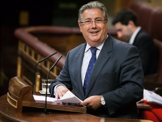 Zoido dice que la UCO cumple con la orden del juez en la detención de Villar

