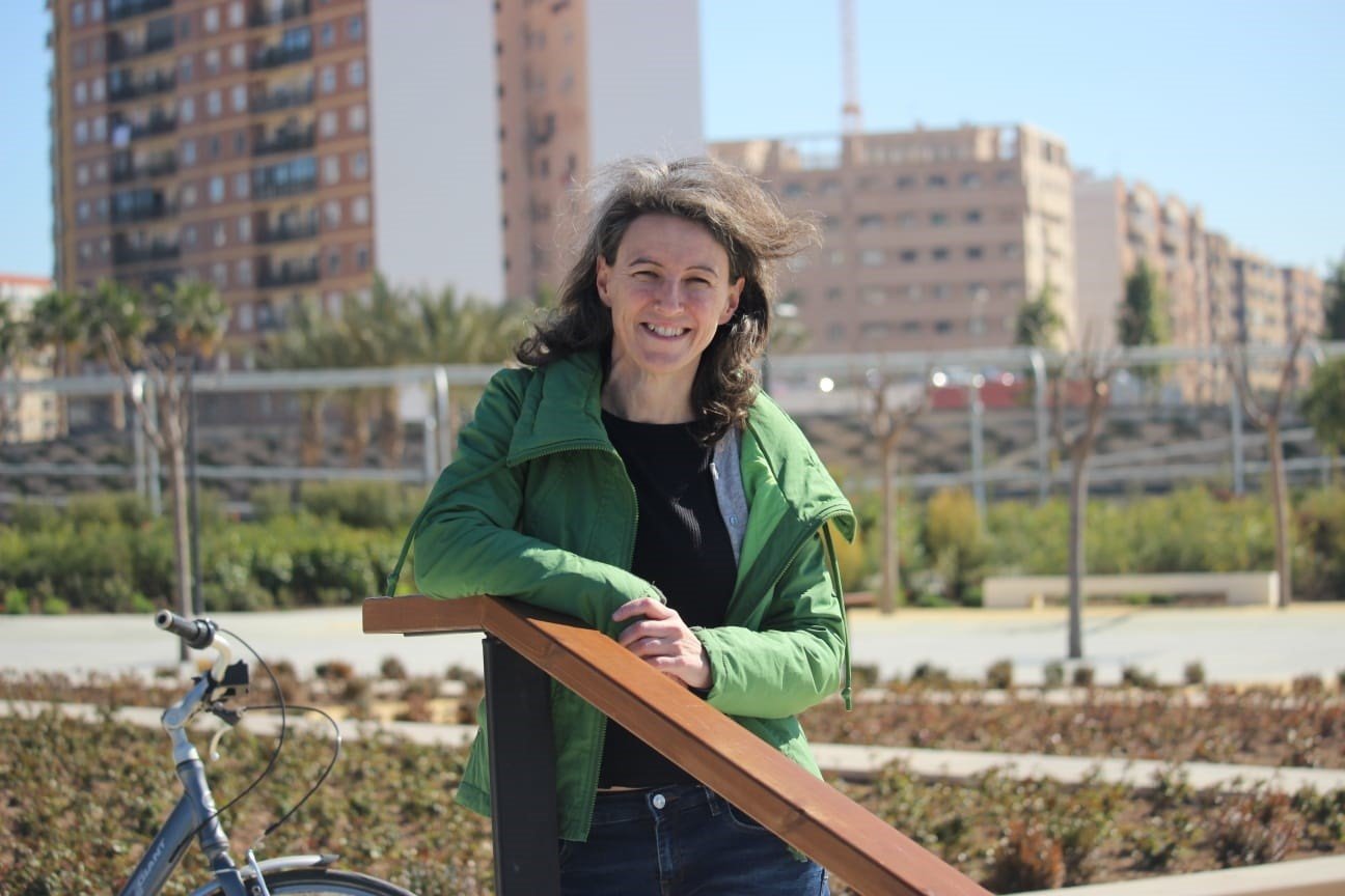 La Generalitat publica la vuelta de María Oliver como asesora de Dalmau tras el archivo de la causa por el mapa escolar
