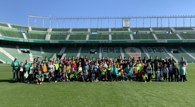 Pacheta se incorpora al grupo en una jornada de ambiente festivo
