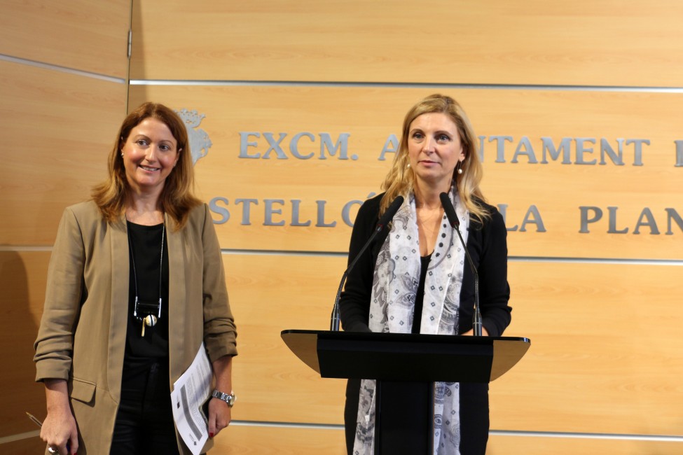 La alcaldesa de Castellón, Amparo Marco, acompañada por Carmen Vilanova, responsable de la Oficina de Planificación y Proyección Económica. - 