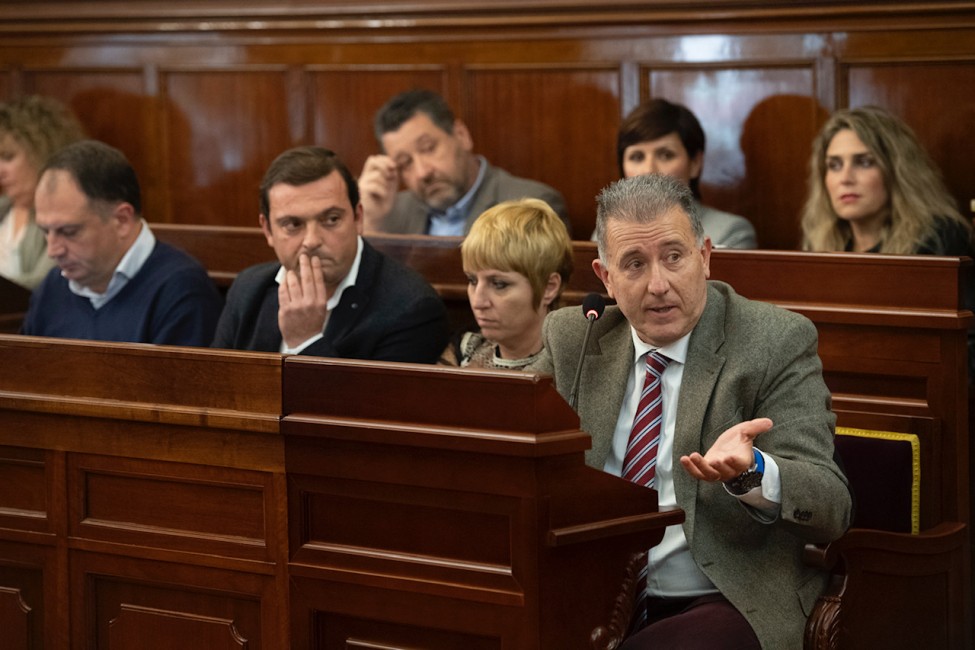 El portavoz del PP en la Diputación Provincial, Vicent Sales, durante una de sus intervenciones en el pleno. - 