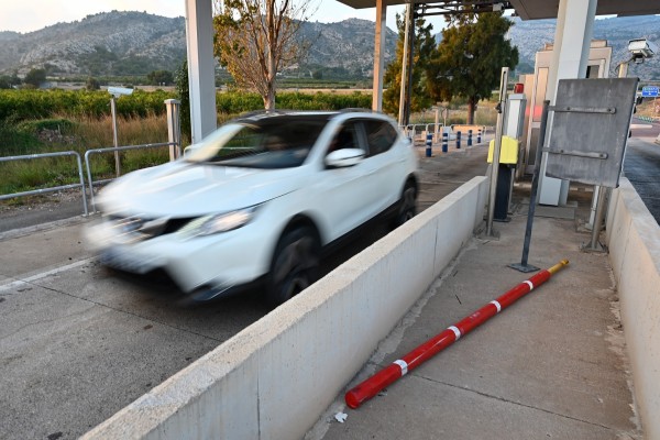 Cae la barrera de la autopista AP-7 después de más de 40 años 