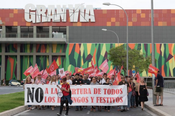 UGT activa su calendario de concentraciones contra las aperturas en domingo