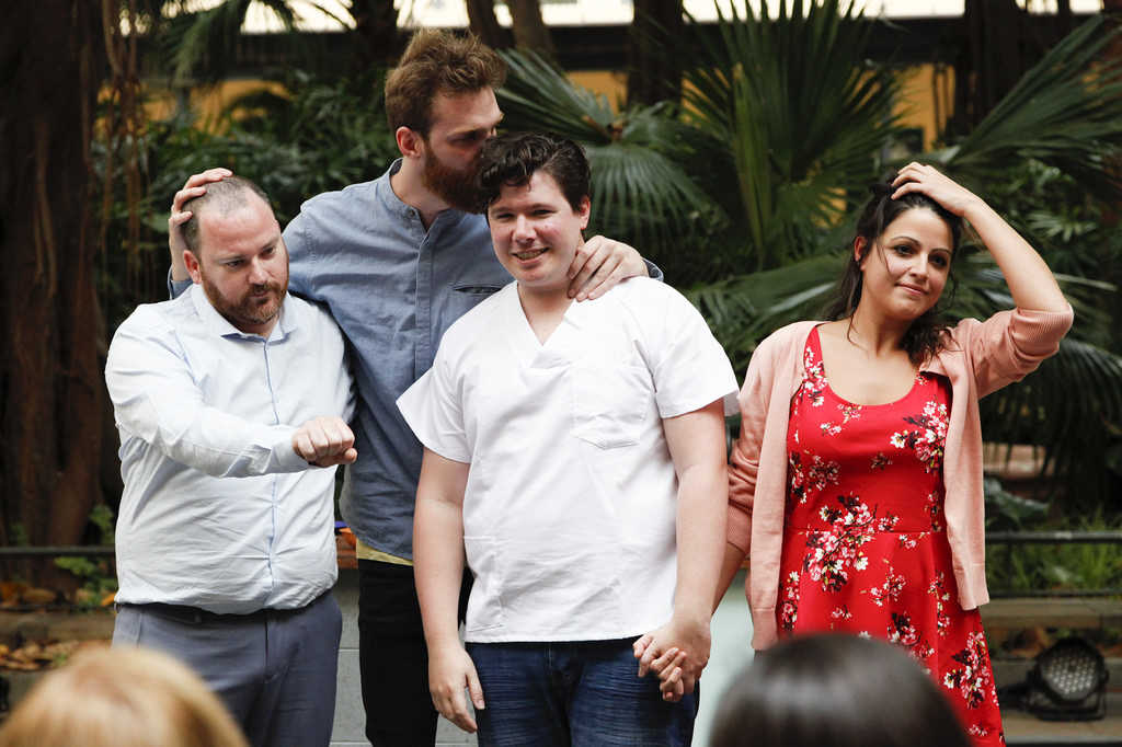 La deriva y la fuerza del barrio de Nazaret se hacen teatro en Las Naves