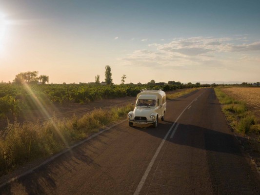 Operación Cirila: Citroën y su servicio posventa rescatan la furgoneta Dyane 6 400 del abuelo Gabriel