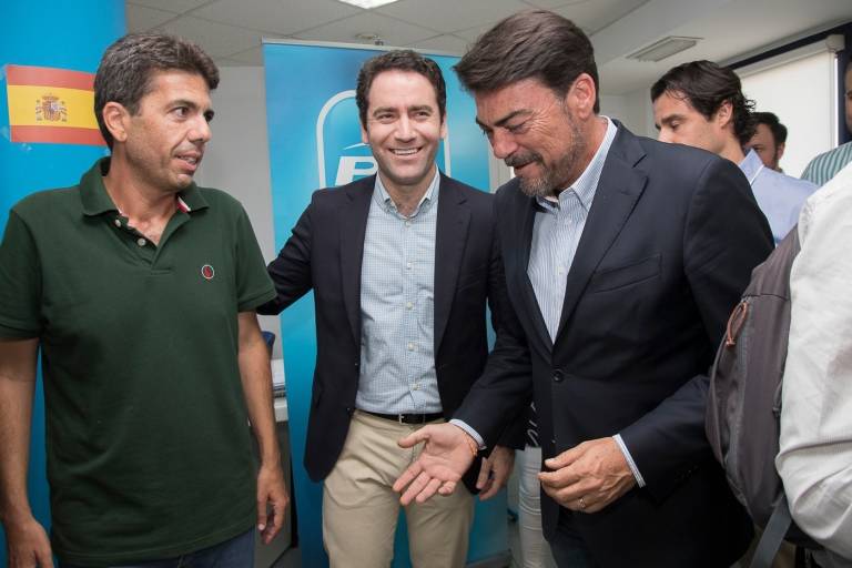 Carlos Mazón, Teodoro García-Egea y Luis Barcala. Foto RAFA MOLINA - 
