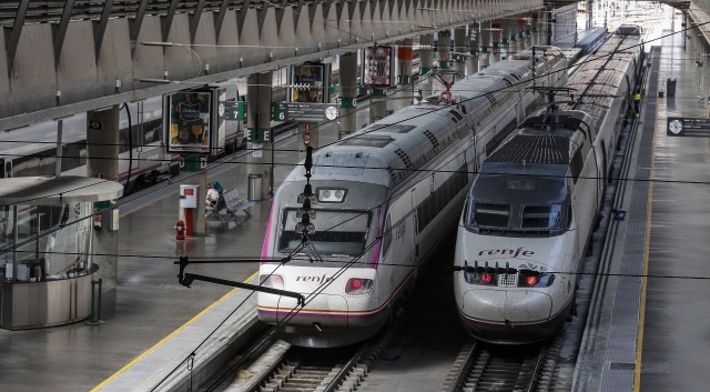 El año llega con bajadas del gas, subidas en Renfe y sin cambios en pensiones