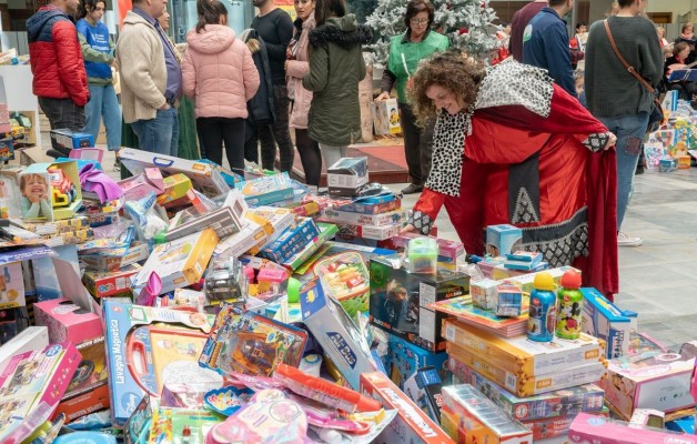 El programa 'Juguetea' de Cartagena recoge 1.800 juguetes para niños y niñas del municipio