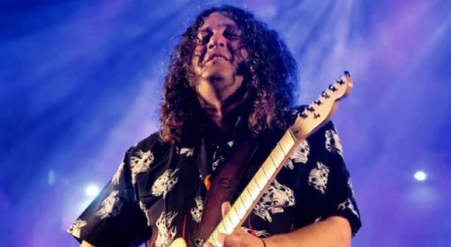 Santi Campillo pone música al árbol de Navidad de la Plaza Circular de Murcia