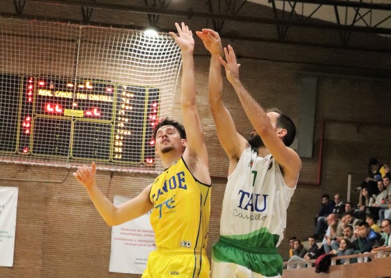 El TAU Castelló cierra el año con una sufrida victoria ante el Real Canoe (85-90)