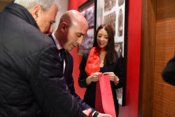 La sala de exposiciones del estadio Enrique Roca abre sus puertas al murcianismo el 2 de enero