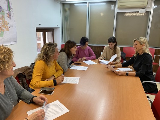 Fabregat alerta de la pérdida de calidad en la atención de 150 menores en riesgo de exclusión