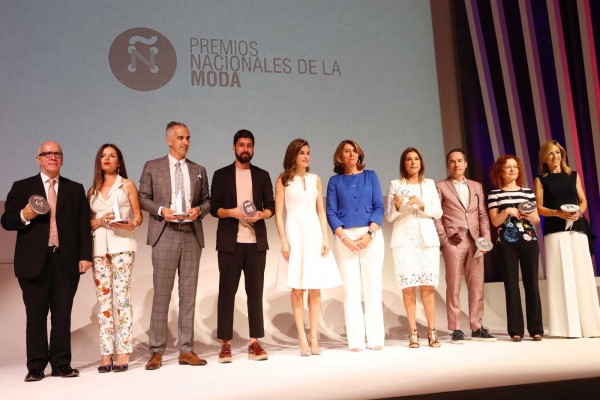 Dolores Cortés, galardonada en la IV edición de los Premios Nacionales de Moda