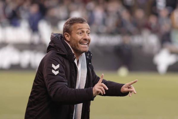 Óscar Cano pide reforzar el centro del campo en el mercado de invierno para dar descanso a los fijos