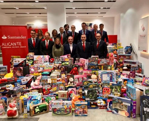 Banco Santander recoge más de 6.000 juguetes para niños en situación de vulnerabilidad
