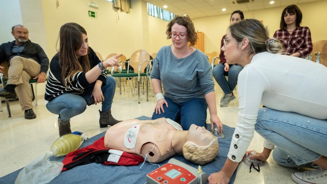 El centro de día El Cau refuerza su dotación sanitaria gracias a una donación de Cuatroochenta