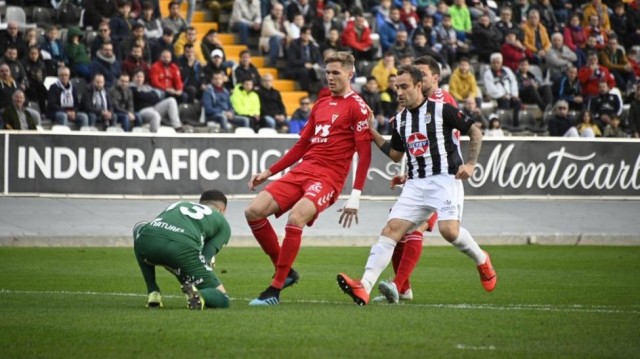 El Murcia logra un meritorio empate en el feudo del Badajoz, que es segundo, y puede hasta ganar (0-0)