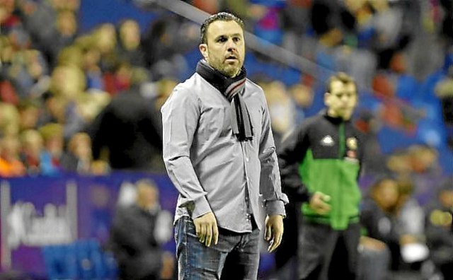 
Sergio González reclama que 